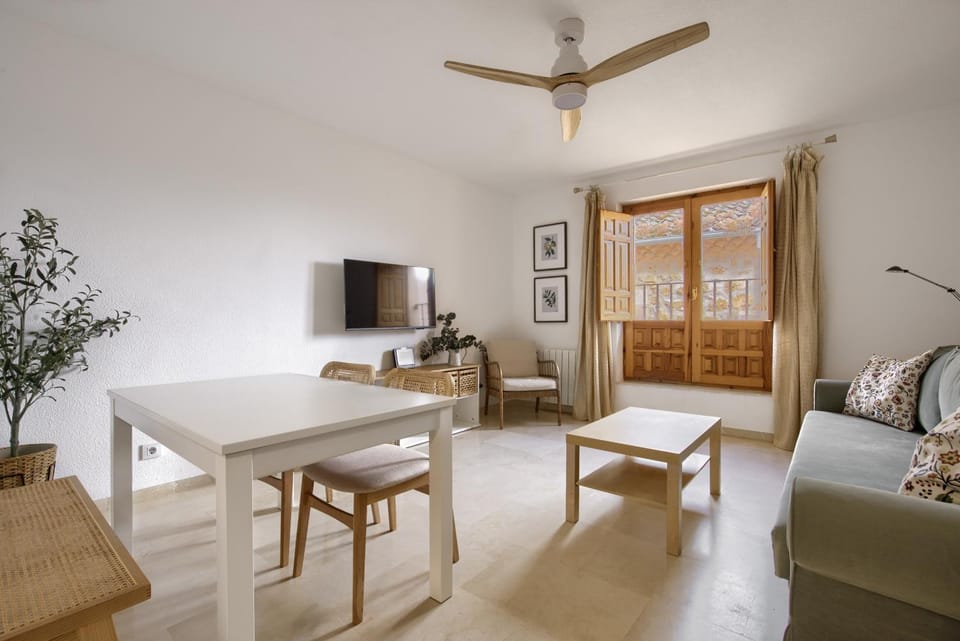 Communal lounge/ TV room, Living room