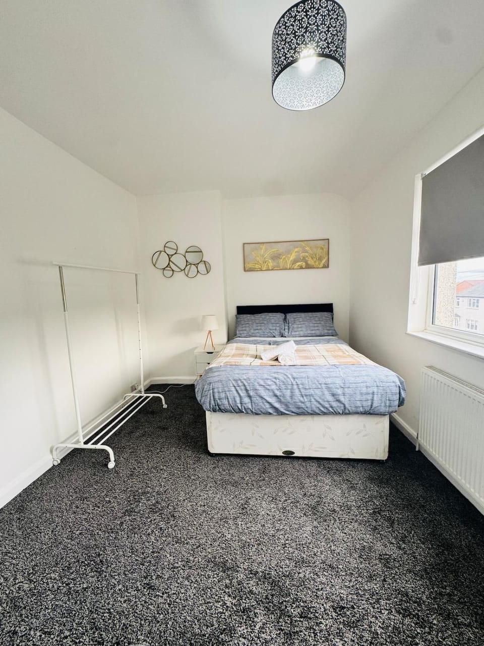 Bed, TV and multimedia, Photo of the whole room, Bedroom