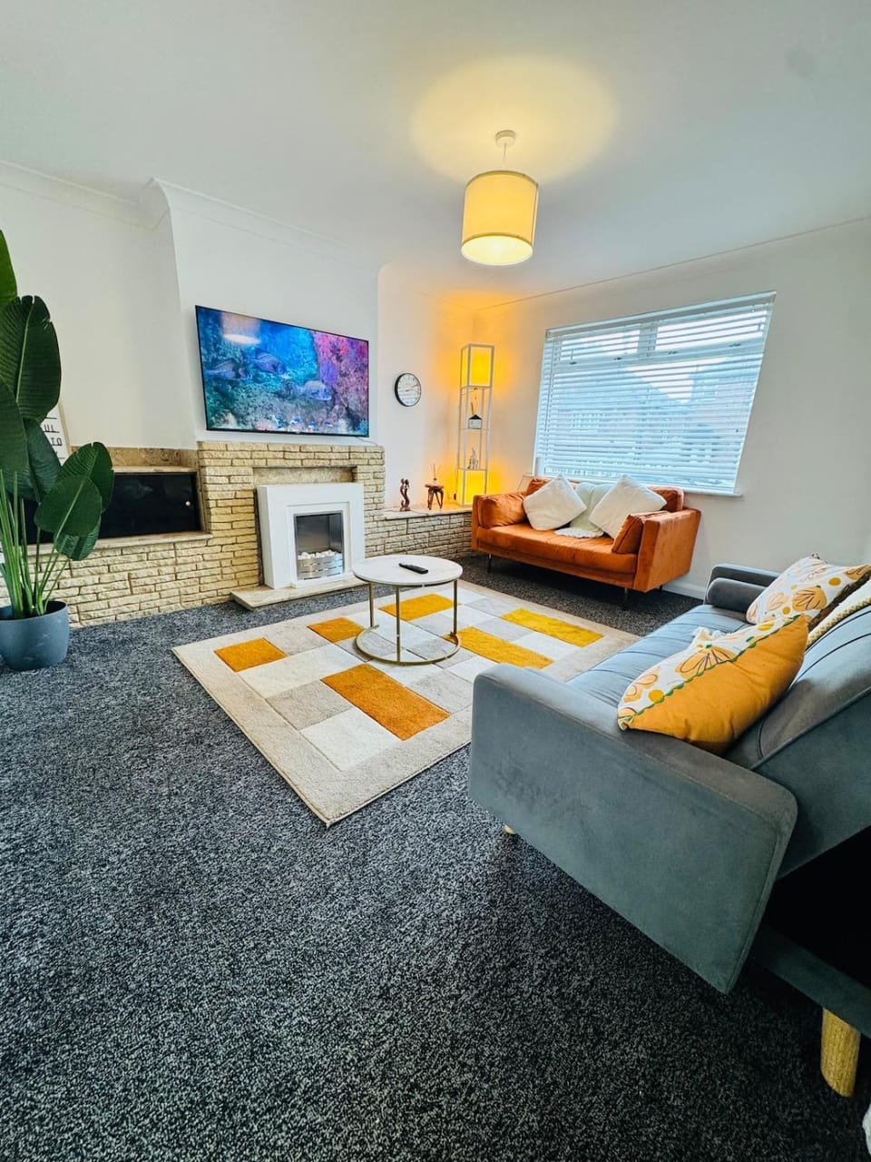 TV and multimedia, Kitchen or kitchenette, Living room, Seating area, Evening entertainment