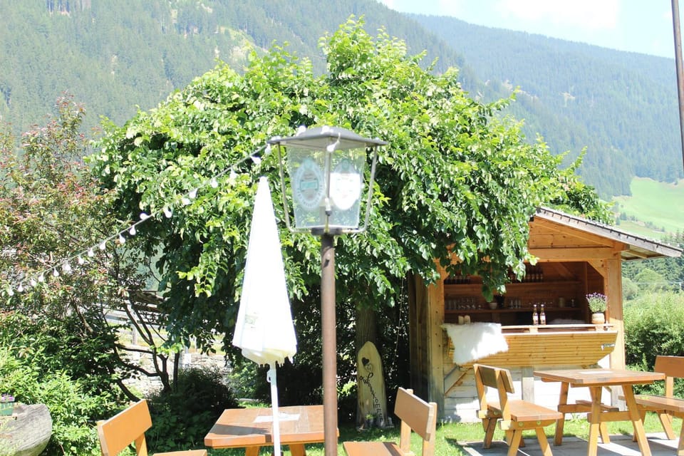 Restaurant/places to eat, Spring, Day, Natural landscape, Garden, Mountain view