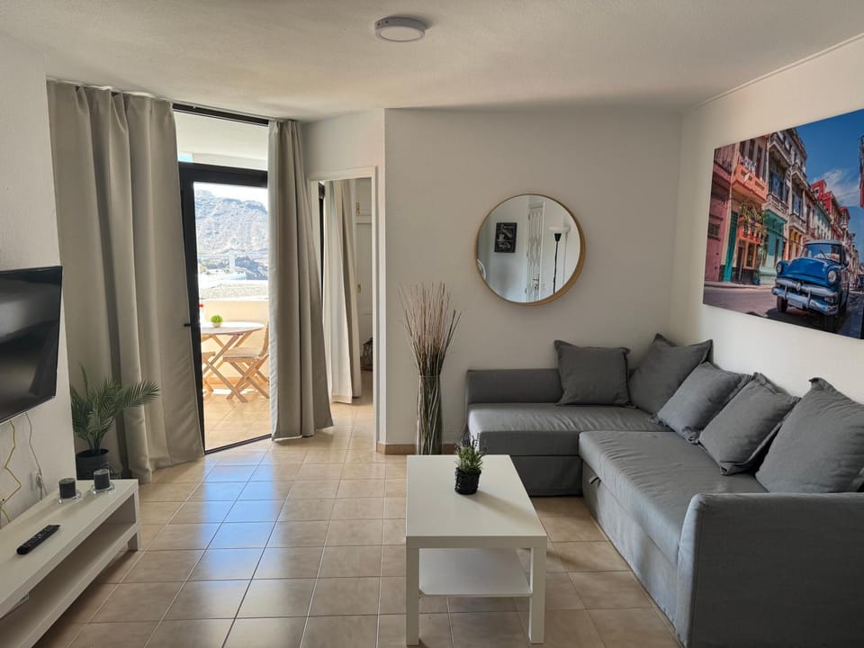 Communal lounge/ TV room, TV and multimedia, Living room, Seating area