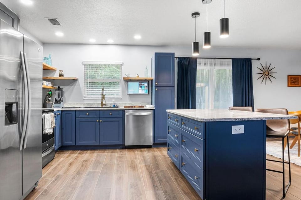 NEW Mid-Century Modern Retreat near 3 sisterSpring House in Crystal River