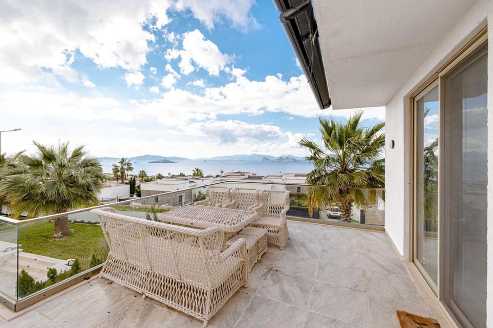 Patio, View (from property/room), Balcony/Terrace, Sea view