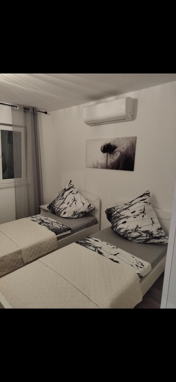 Roko i Cicibela Apartment in Murter