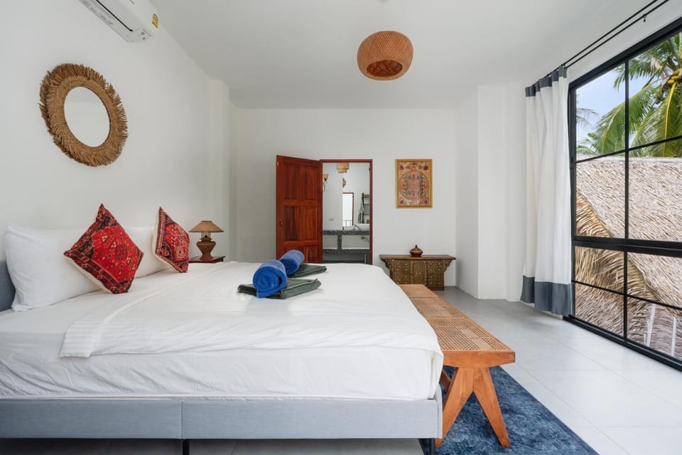 Bed, Photo of the whole room, Bedroom, towels, air conditioner