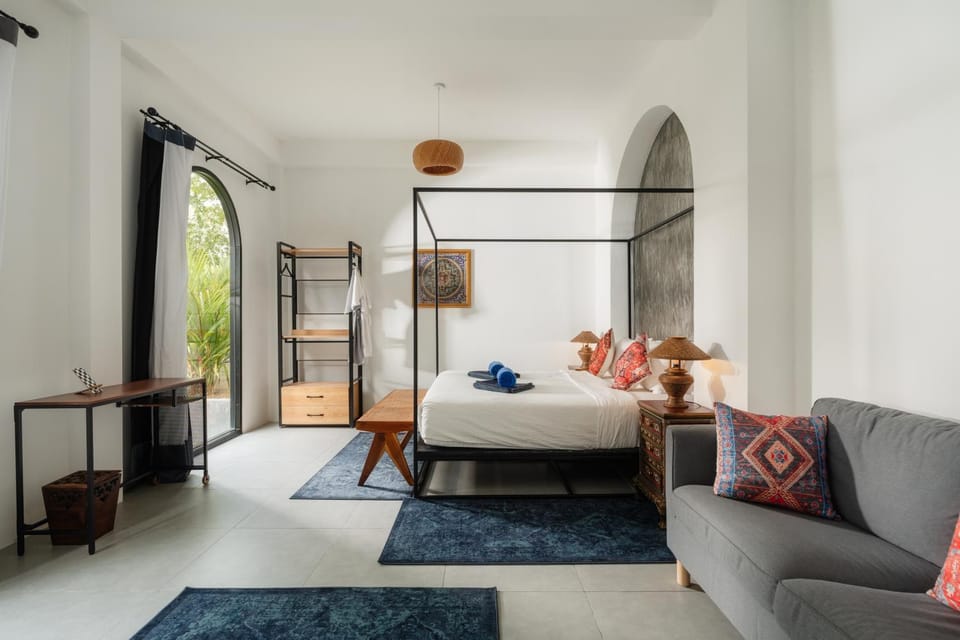 Bed, Living room, Photo of the whole room, Seating area, Bedroom