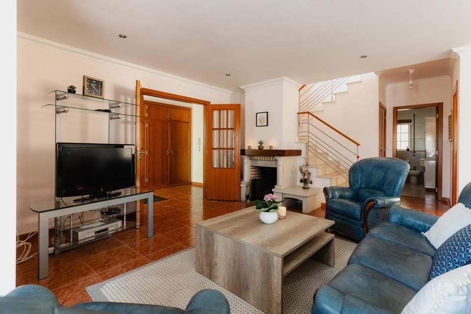 Communal lounge/ TV room, TV and multimedia, Living room, Seating area