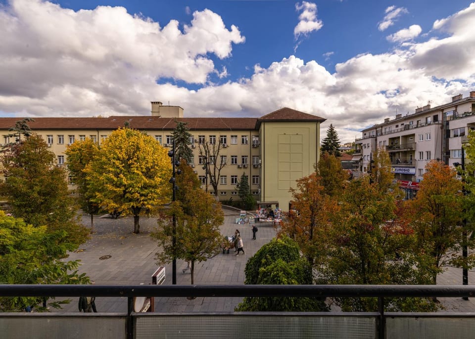 Property building, Neighbourhood, Balcony/Terrace, City view, Landmark view