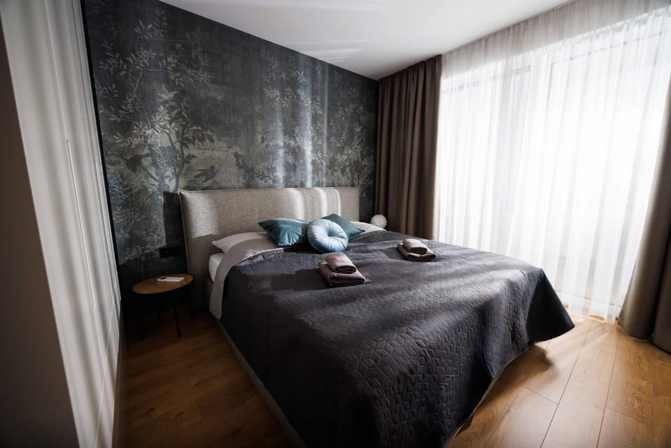 Bedroom, towels