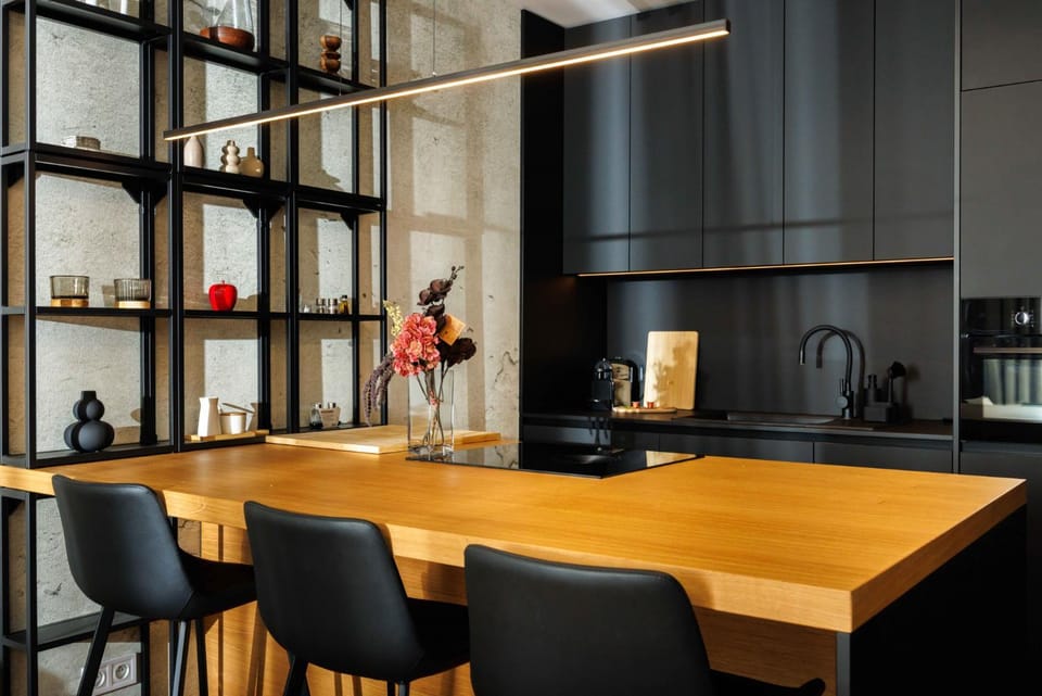 Kitchen or kitchenette, Dining area