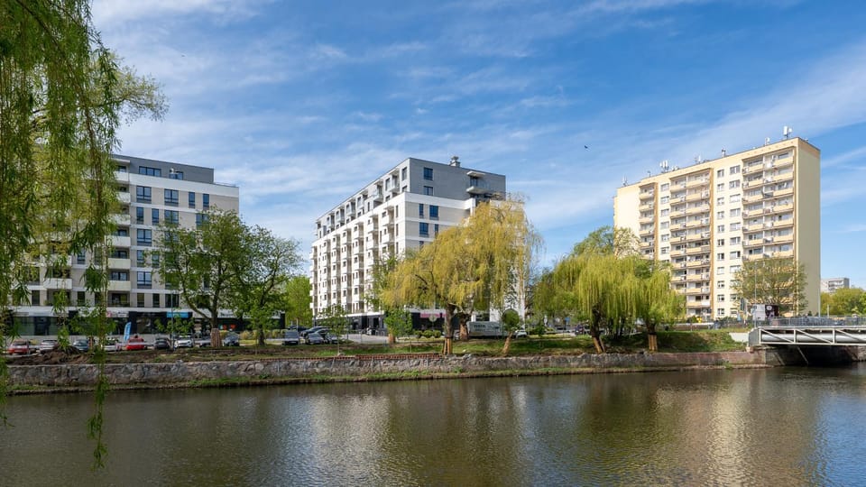 Property building, Day