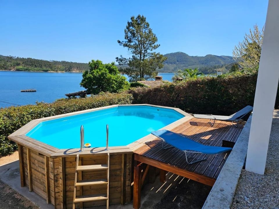 House by the Lake - Casa da Eira House in Santarém District, Portugal