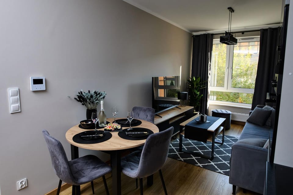 Living room, Seating area, Dining area, Food, Breakfast, Lunch, Dinner