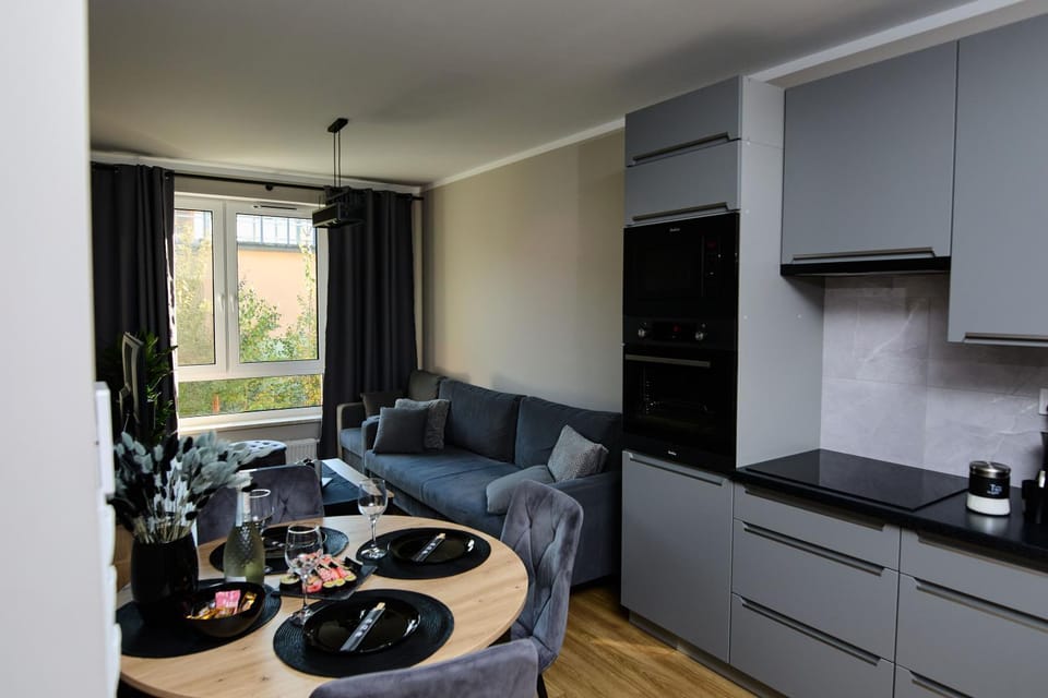 Property building, Kitchen or kitchenette, Living room, Seating area, Dining area, Food, Breakfast, Lunch, pet friendly