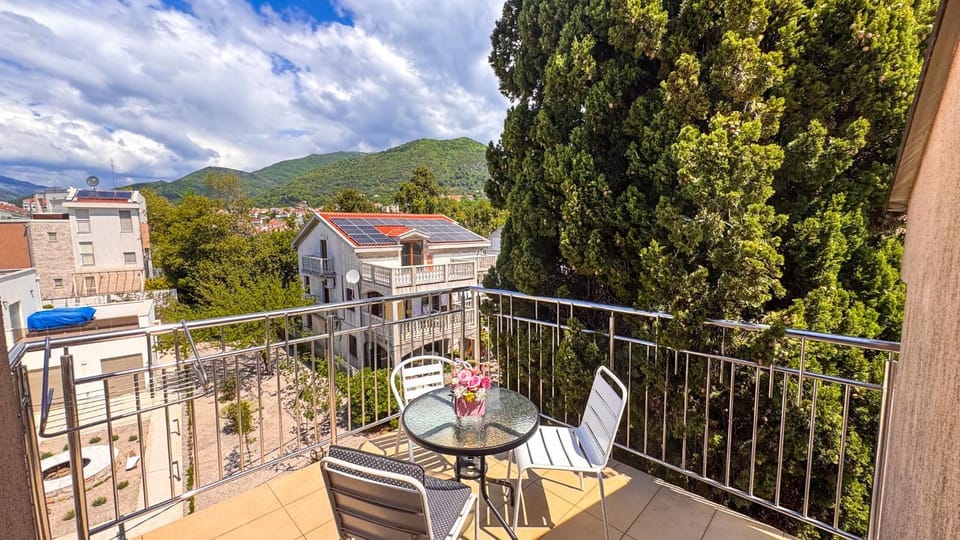 Qumi Apartments Apartment in Kotor Municipality