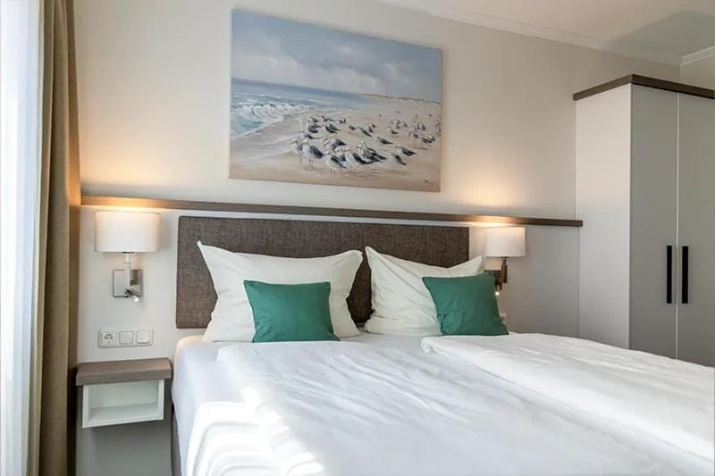 Bed, Photo of the whole room, wardrobe