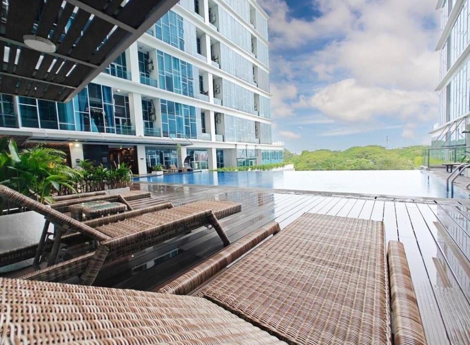 Cozy 1BR Brooklyn Apt Alam Sutra Pool, Gym Apartment in West Java