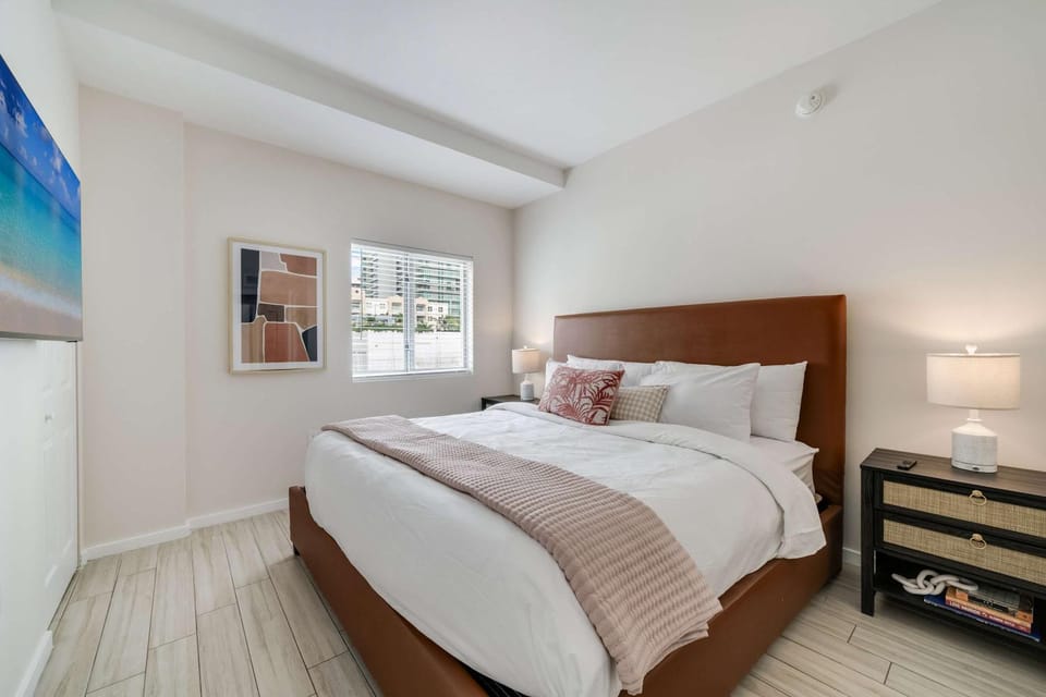 Edgewater Pad- Balcony Parking and Prime Location House in Miami
