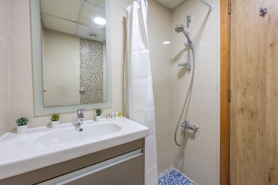 ShoresInn - Luxe Waterfront in Heart of Marina Apartment in Dubai
