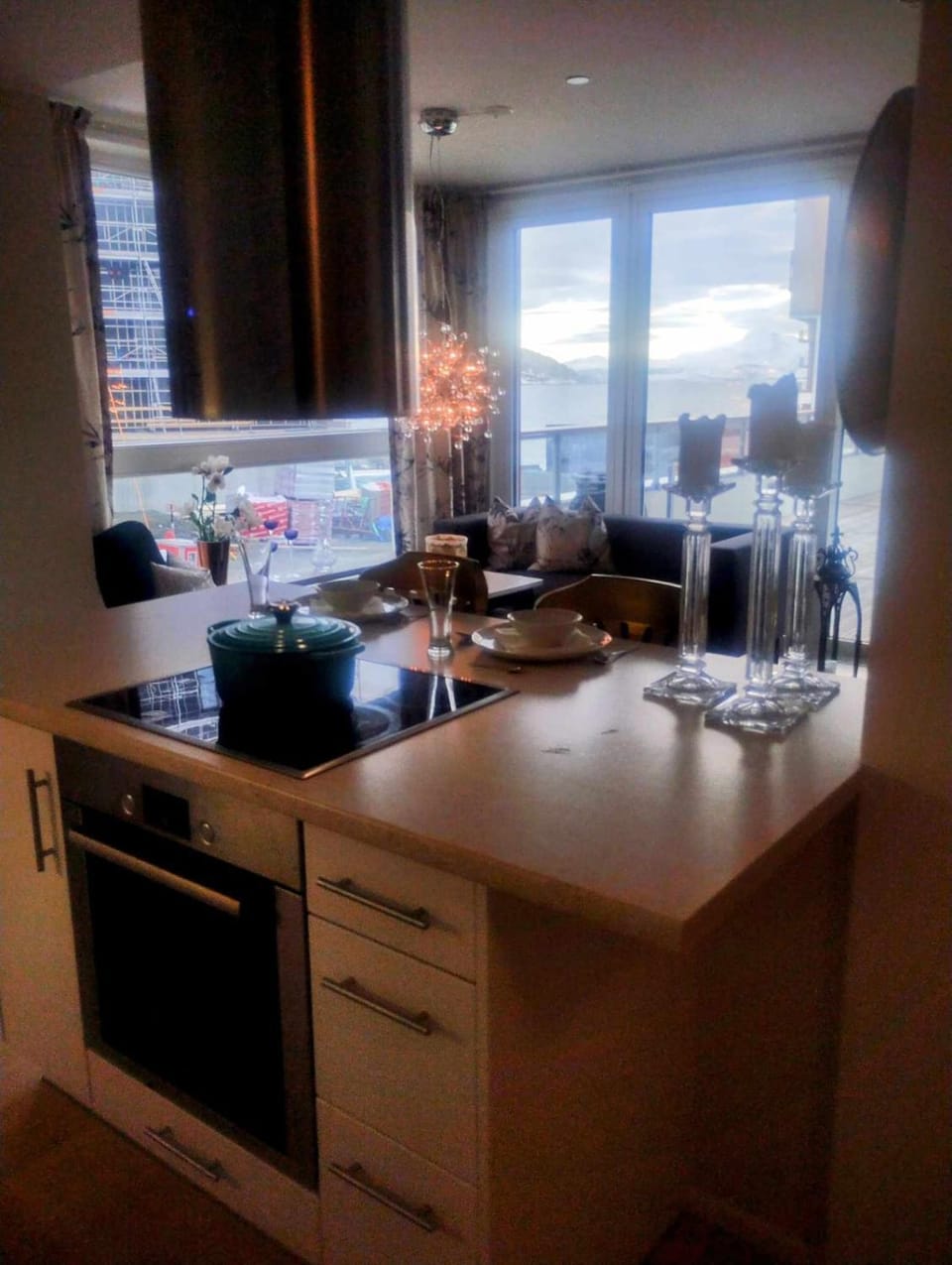 Kitchen or kitchenette, Dining area, stove