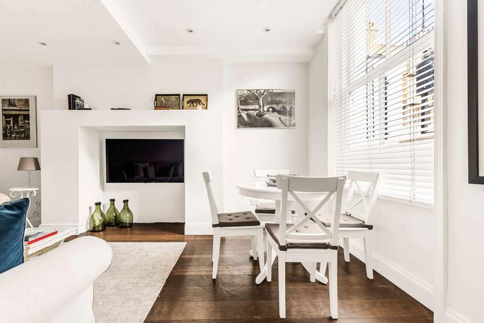 Charming one bedroom retreat Apartment in City of Westminster