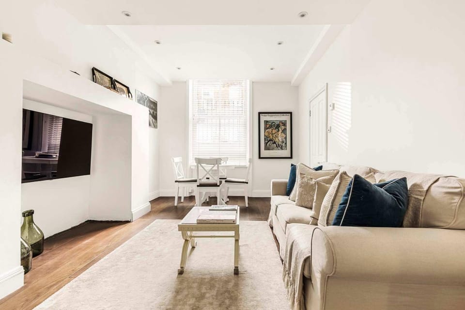 Charming one bedroom retreat Apartment in City of Westminster