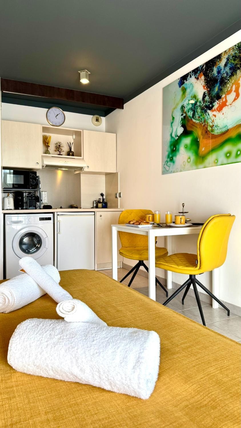 Decorative detail, Dining area, kitchen