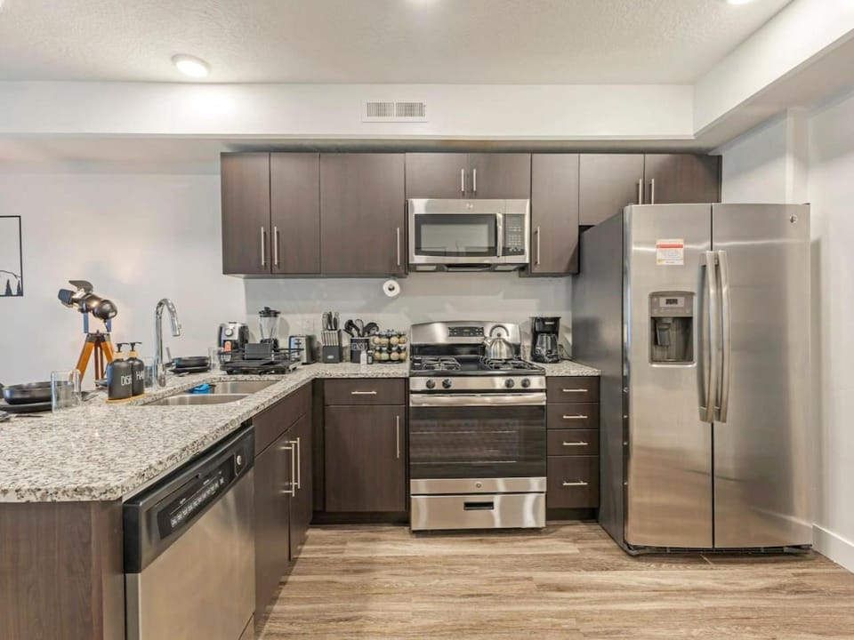 DT SLC - King Bed - Gym - Parking - Walk Score 90 Apartment in Salt Lake City