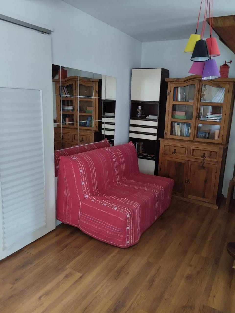 Bed, Seating area