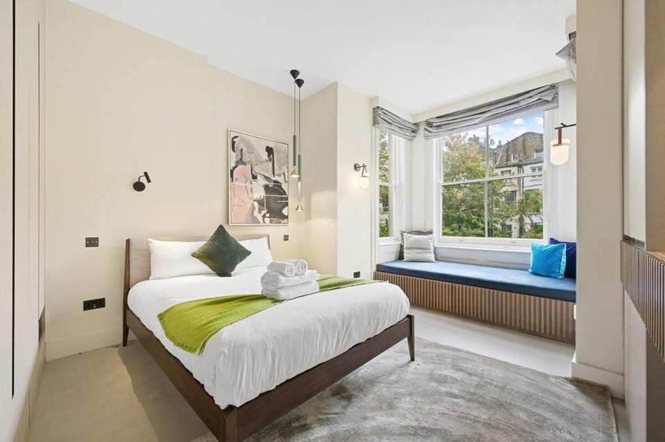 Stylish 2BR Flat Kensington Wi-Fi & Parking Apartment in City of Westminster