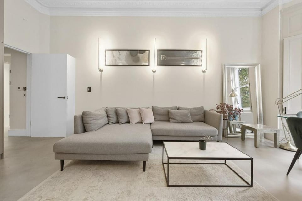 Stylish 2BR Flat Kensington Wi-Fi & Parking Apartment in City of Westminster