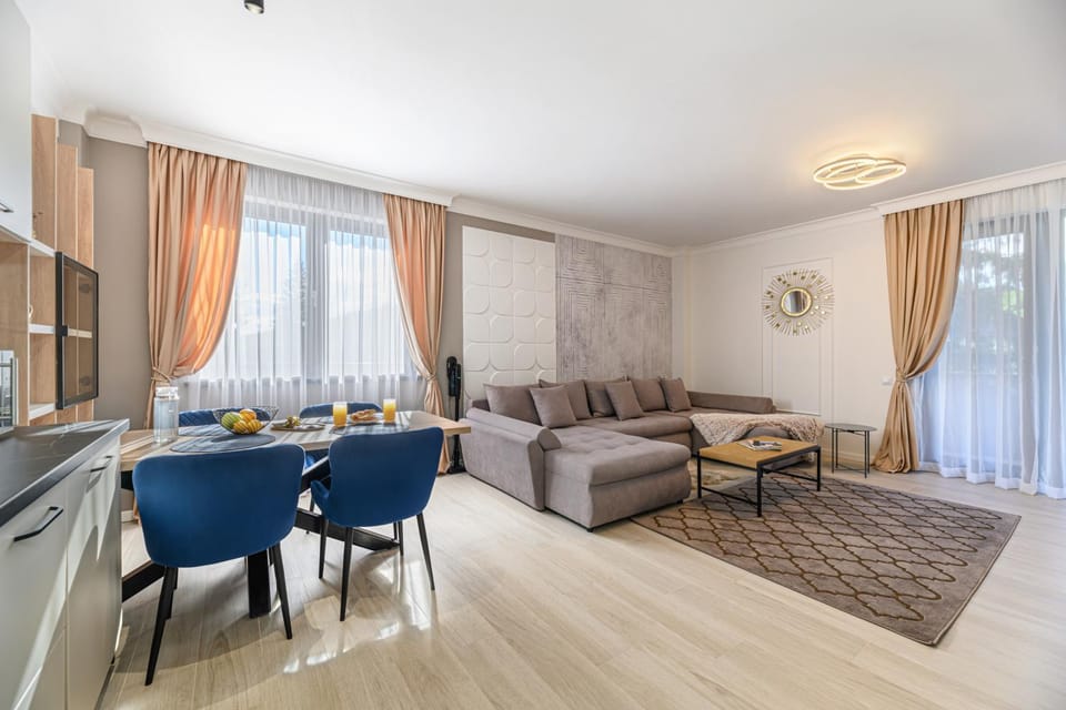 Kitchen or kitchenette, Living room, Seating area, Dining area
