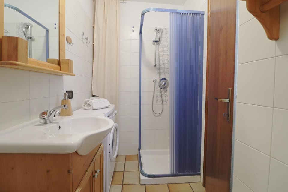 Shower, Bathroom, towels