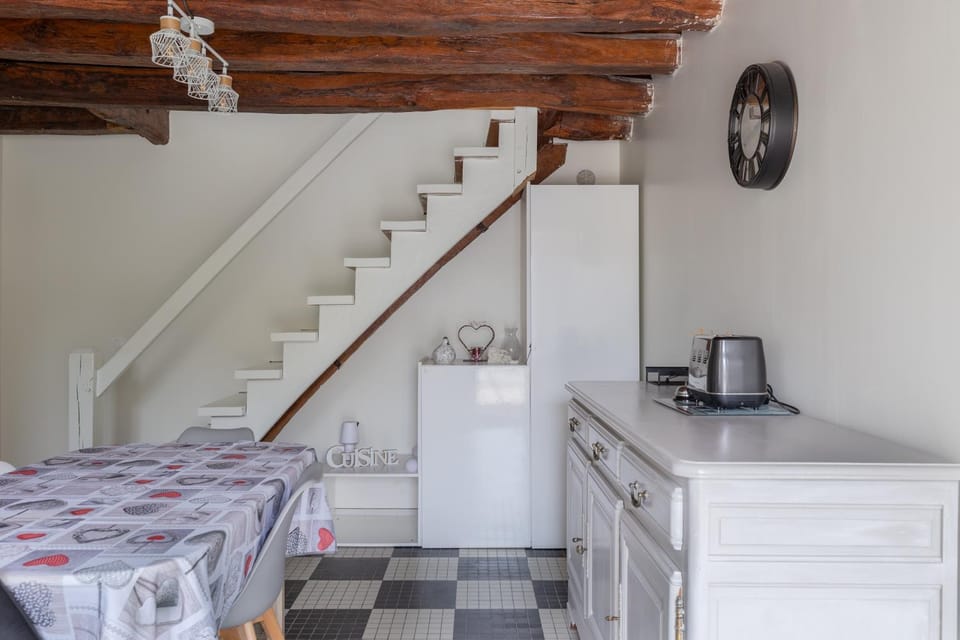 Property building, Kitchen or kitchenette, Living room