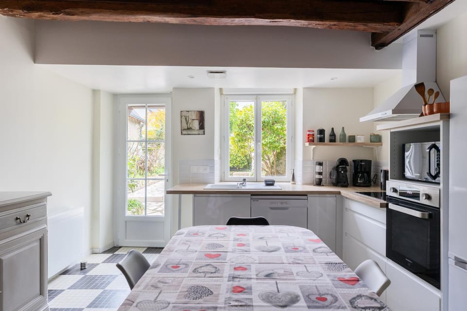 Property building, Kitchen or kitchenette, Living room