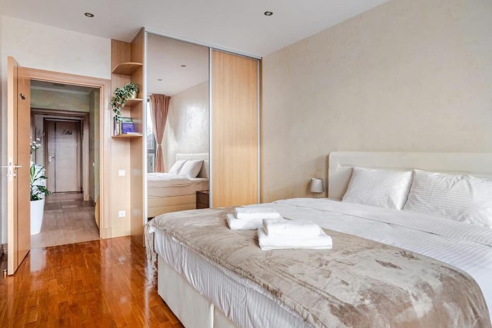 Bed, Bedroom, towels, wardrobe