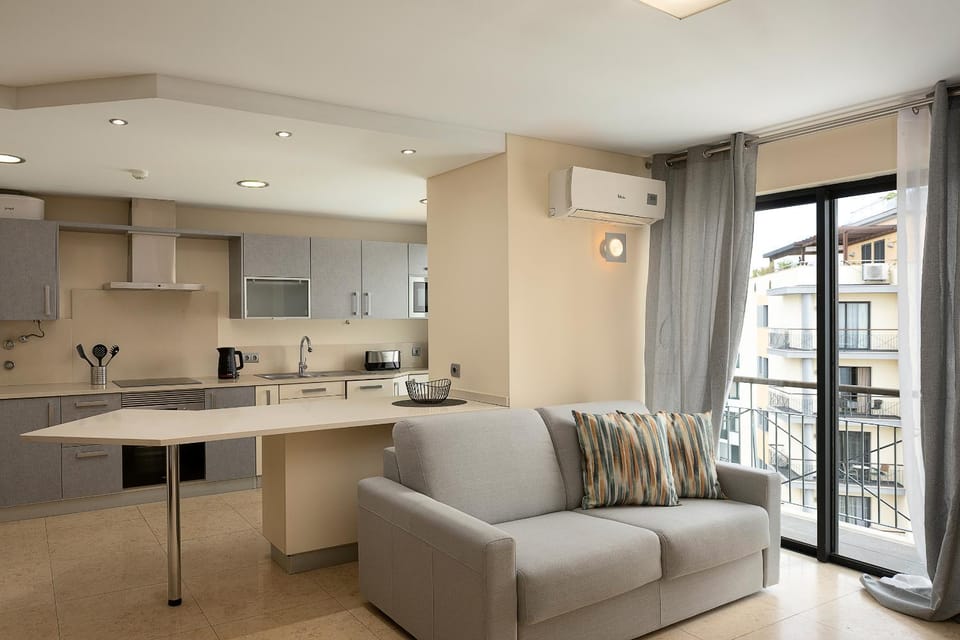 Kitchen or kitchenette, Living room