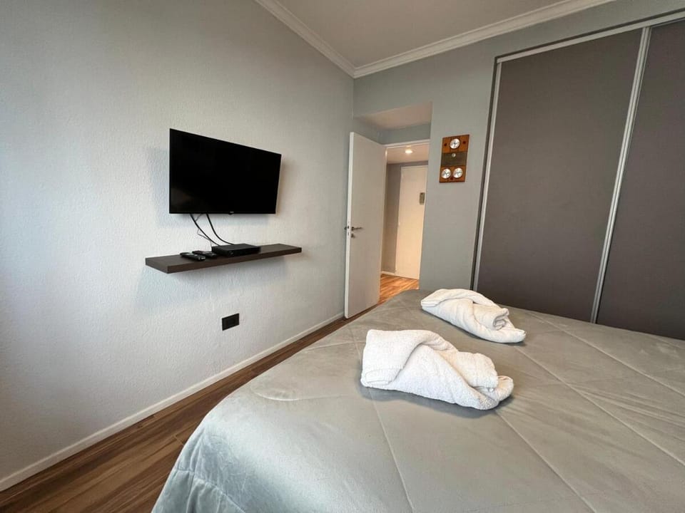 Bed, TV and multimedia, Bedroom