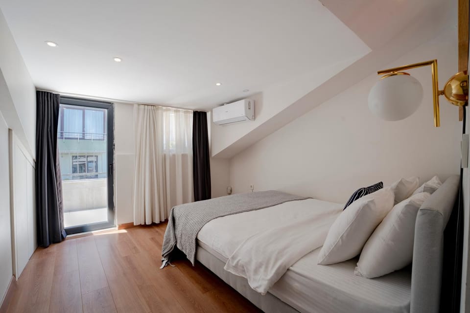 3-Bedroom 2-Bathroom Duplex Apartment with Elevator Apartment in Istanbul