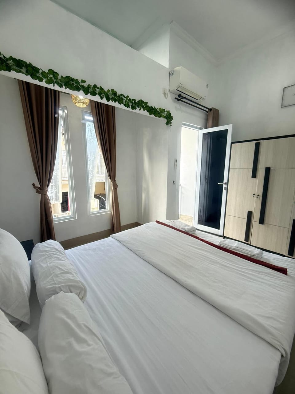 Bed, Photo of the whole room, Bedroom, wardrobe, air conditioner