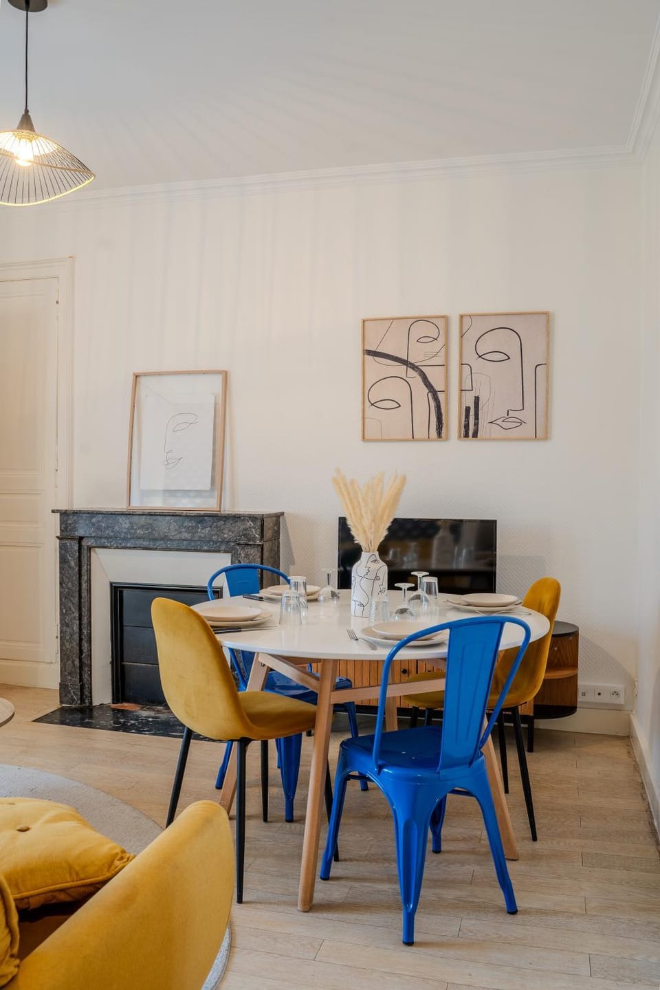 Living room, Seating area, Dining area