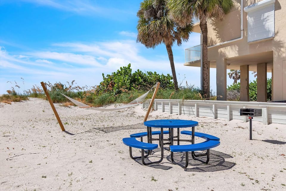 John's Pass-Time Beach Cottage #2 House in Madeira Beach