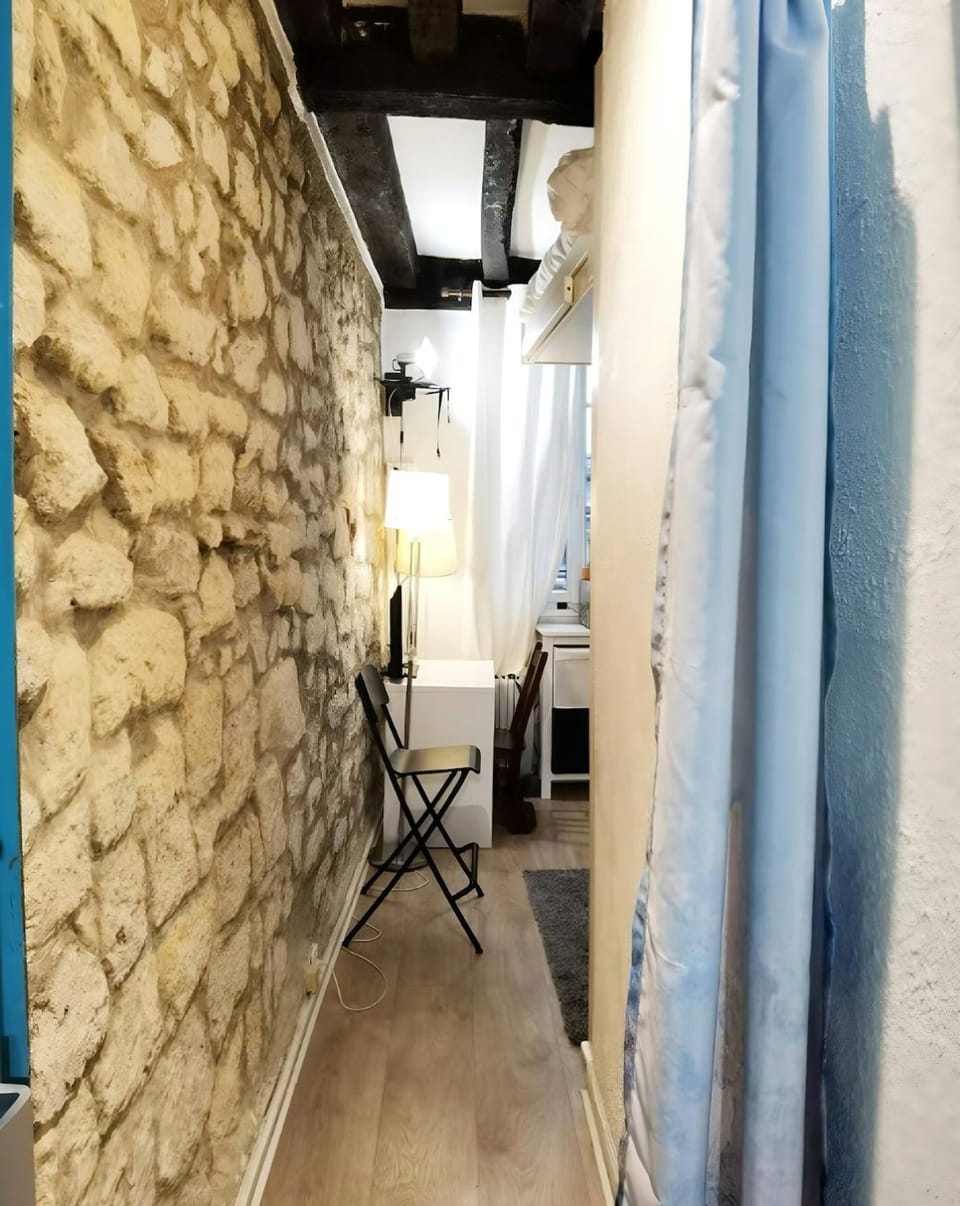 Cute Marais Studio near Metro Heart of Paris N4-22 Apartment in Paris