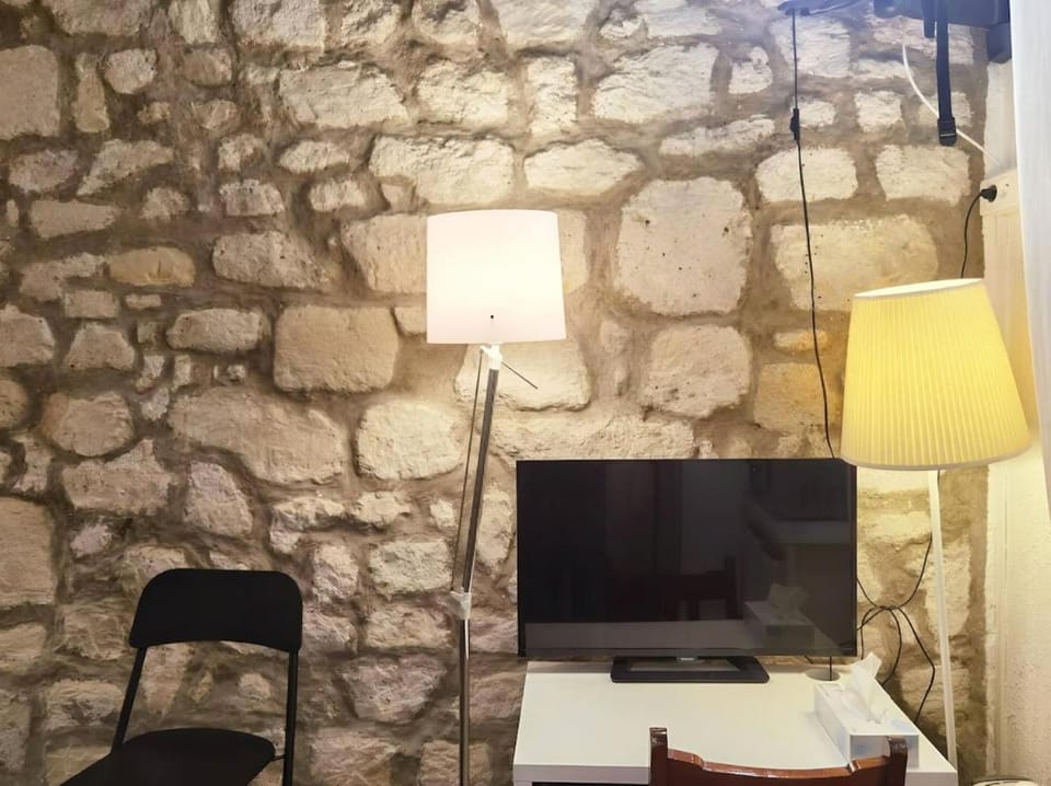 Cute Marais Studio near Metro Heart of Paris N4-22 Apartment in Paris