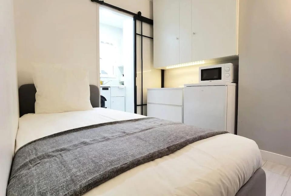 Cozy Single Flat in Paris 16th District Elevator N16-142 Apartment in Paris