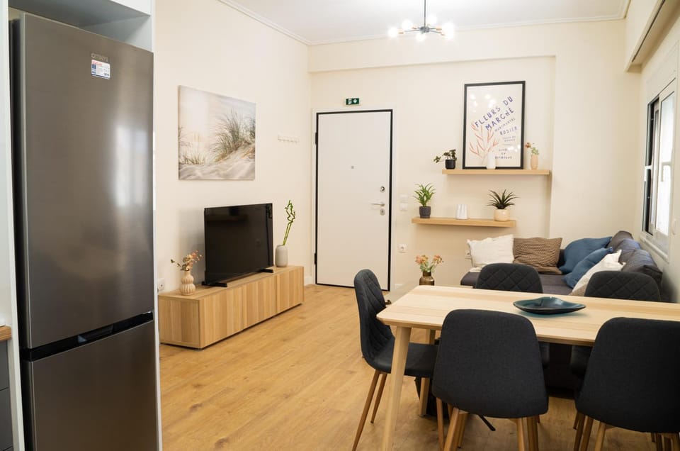TV and multimedia, Living room, Seating area, Dining area