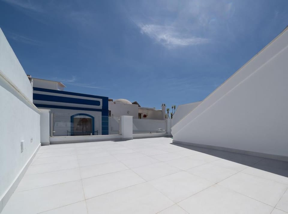 Day, Balcony/Terrace, Street view