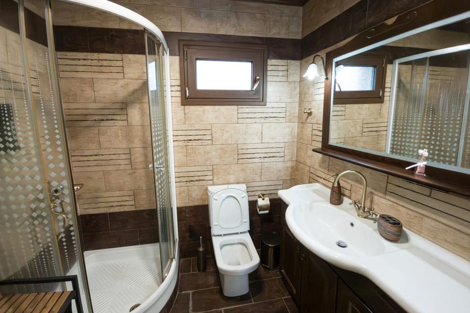Shower, Toilet, Bathroom, towels