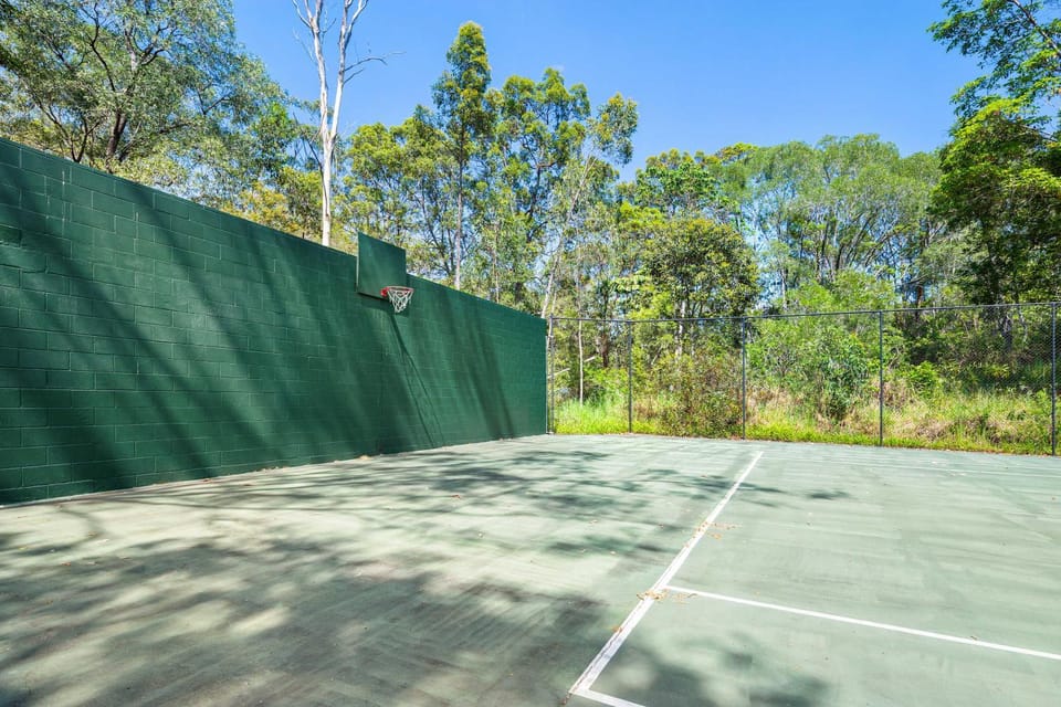 Day, Tennis court