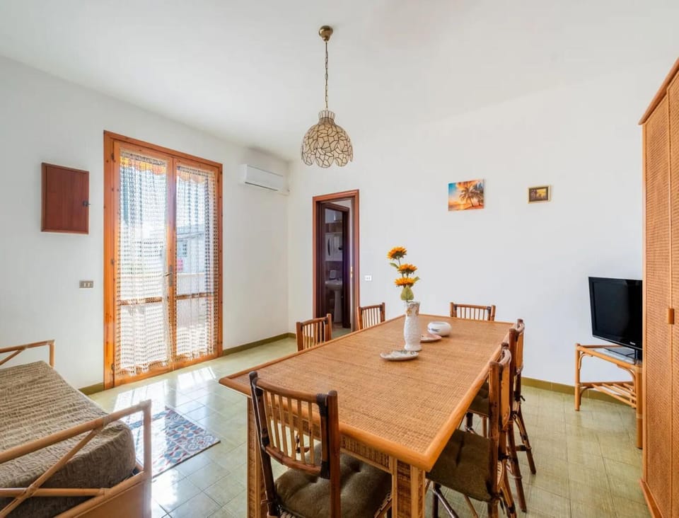 Spring, Summer, Living room, Dining area, Autumn